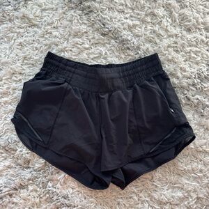 Lululemon Hotty Hot Lined Shorts 2.5"